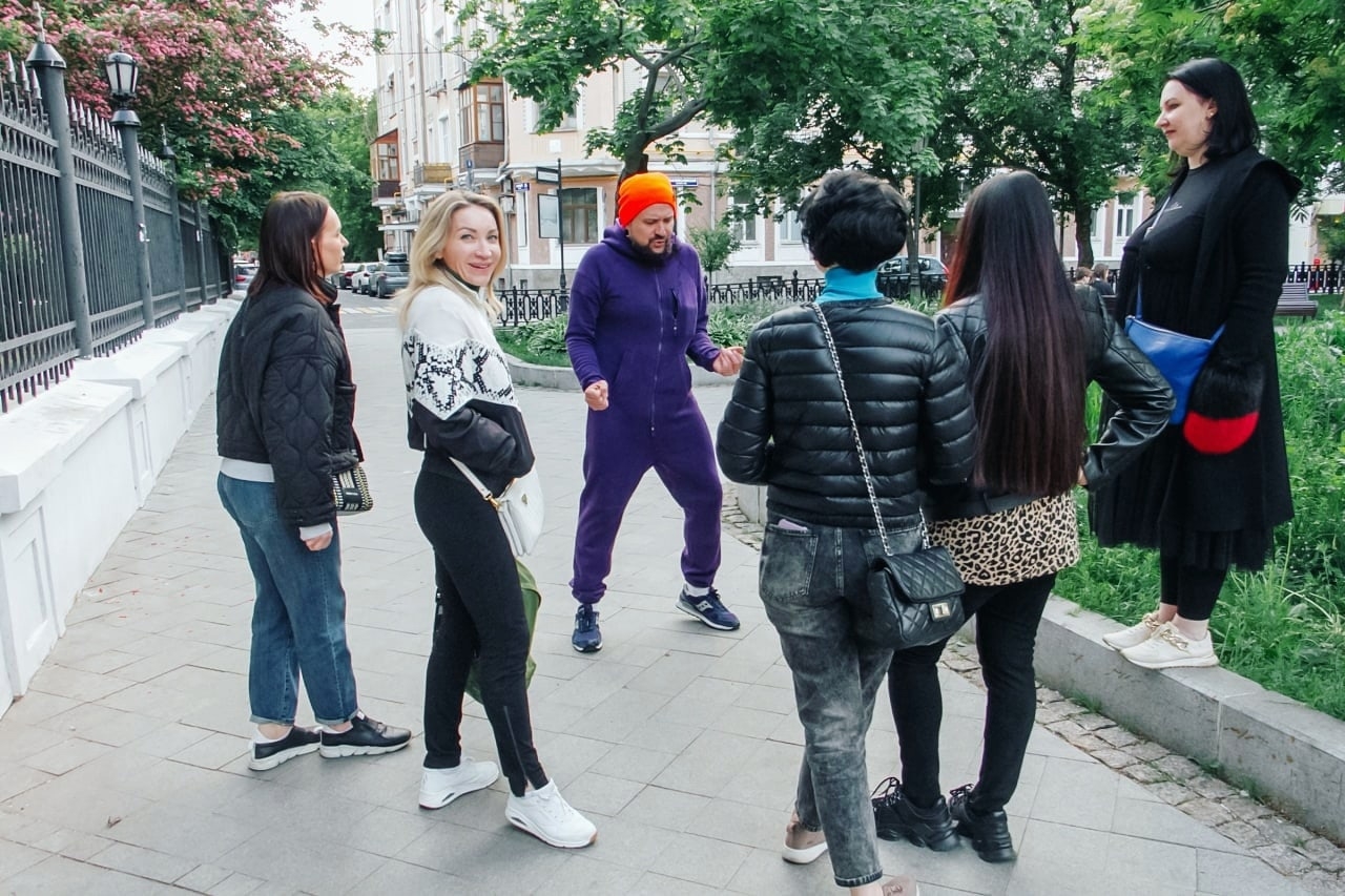 Standup-ведущий Гиллон Поляков 138