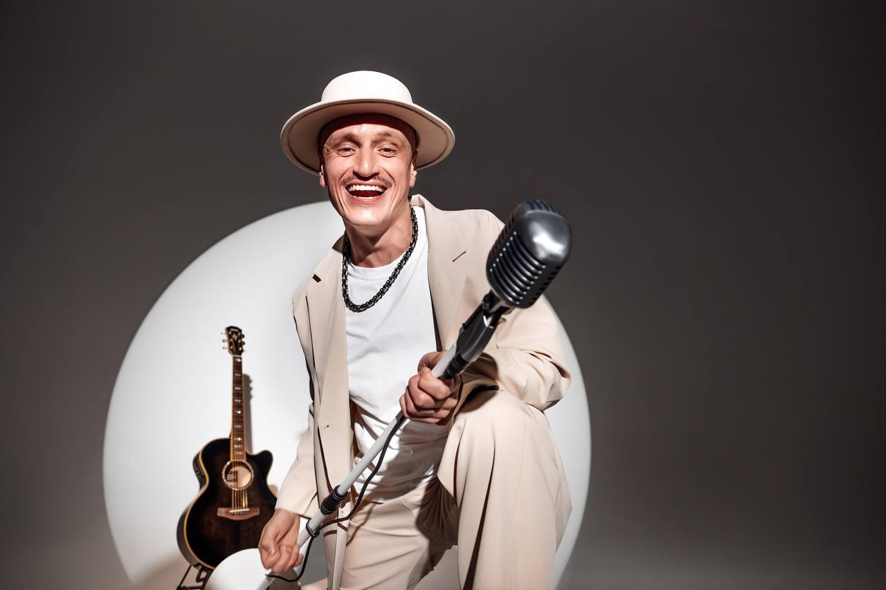 Поющий гитарист Влади Каримов  5