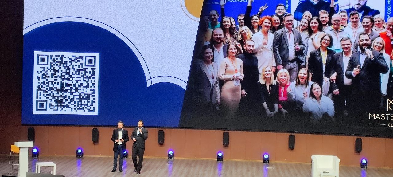 Standup-ведущий Гиллон Поляков 35