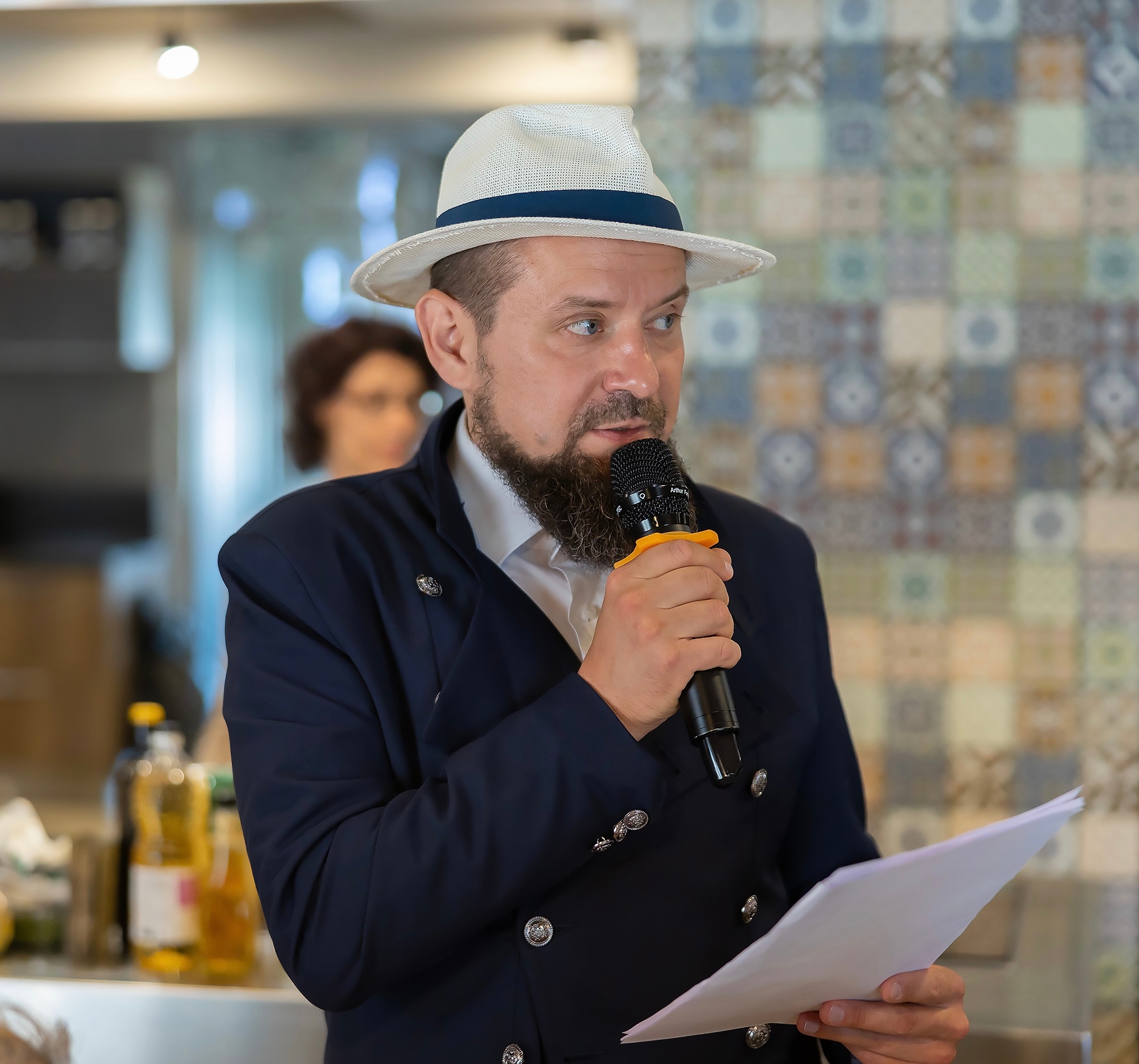 Standup-ведущий Гиллон Поляков 19