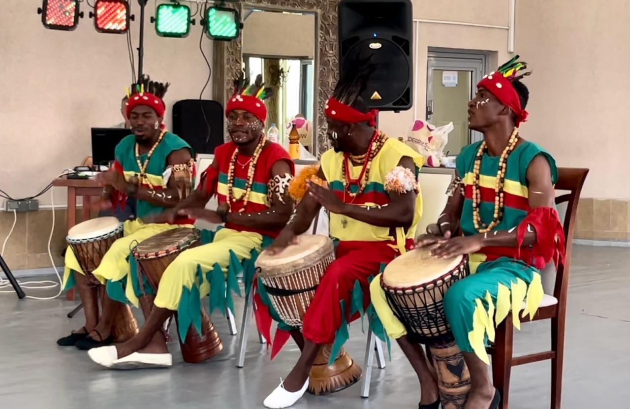 Африканское шоу Waka-Waka 12