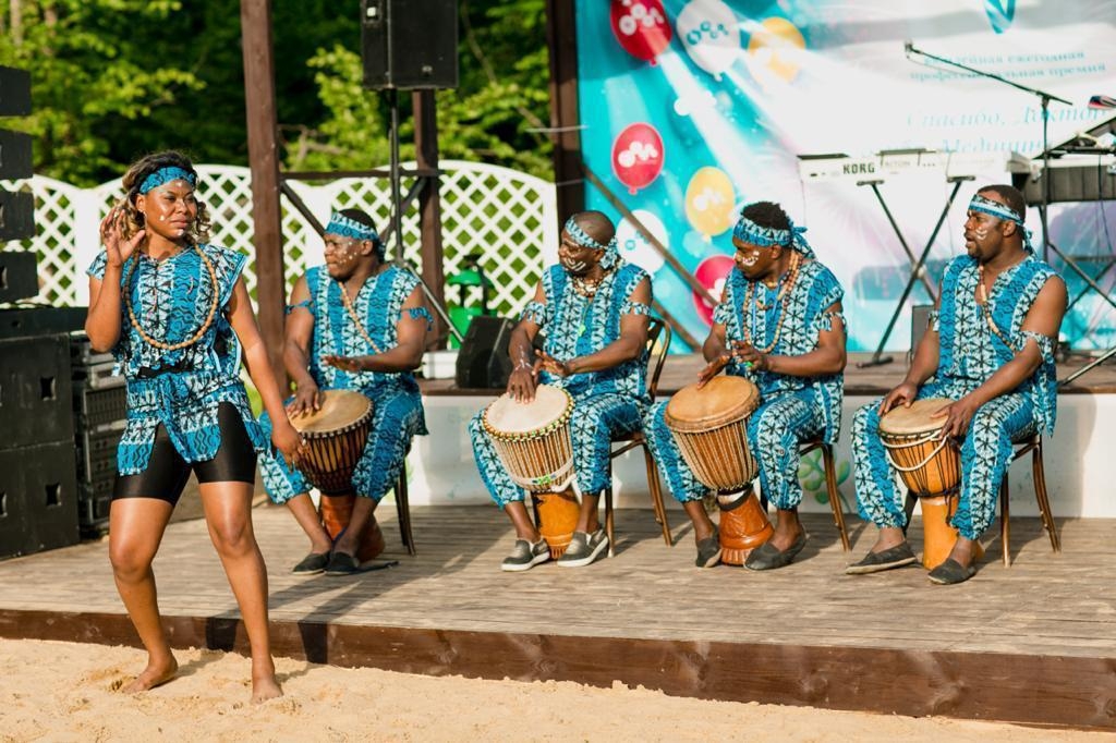 Африканское шоу Waka-Waka 9