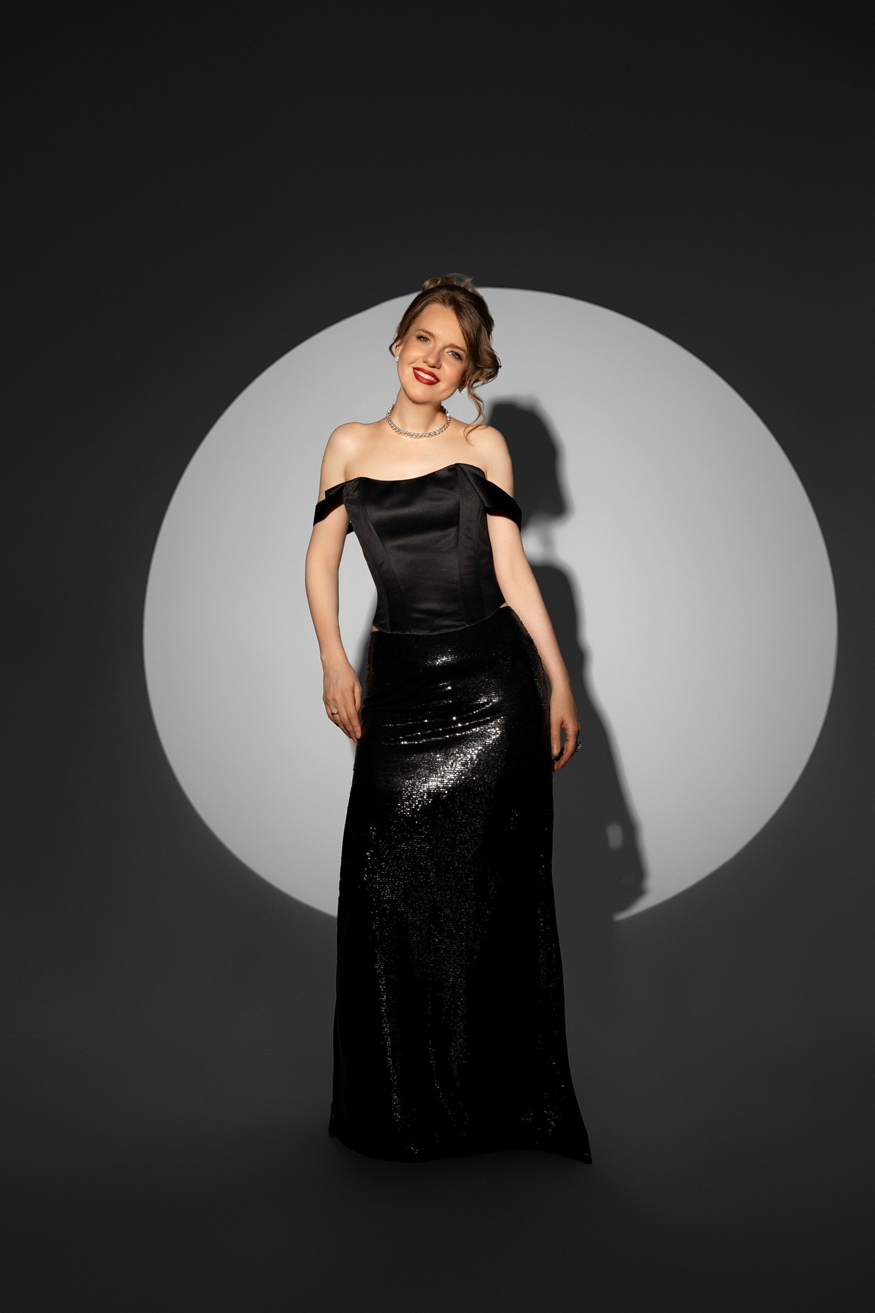 Ведущая Аделина Райс 6