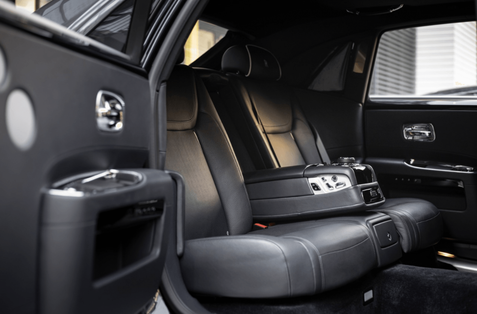 Автомобили с водителем CAR LOVE 30