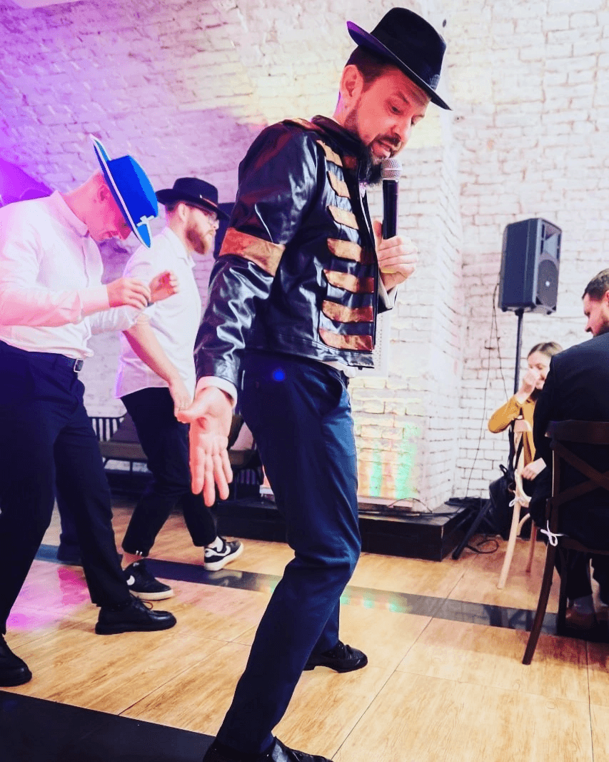 Standup-ведущий Гиллон Поляков 10