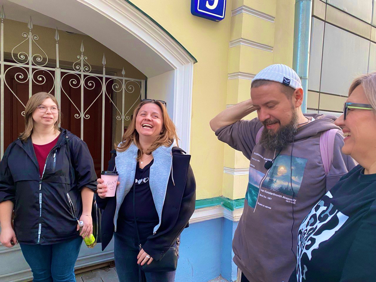 Standup-ведущий Гиллон Поляков 100