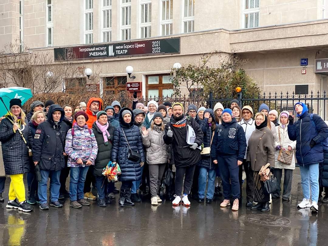 Standup-ведущий Гиллон Поляков 150