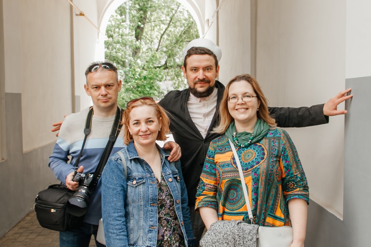 Standup-ведущий Гиллон Поляков 130