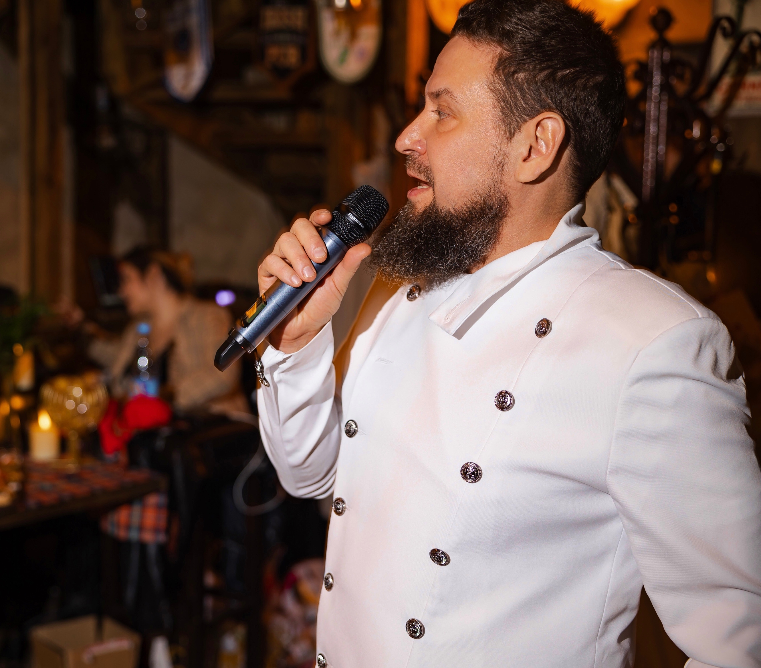 Standup-ведущий Гиллон Поляков 18