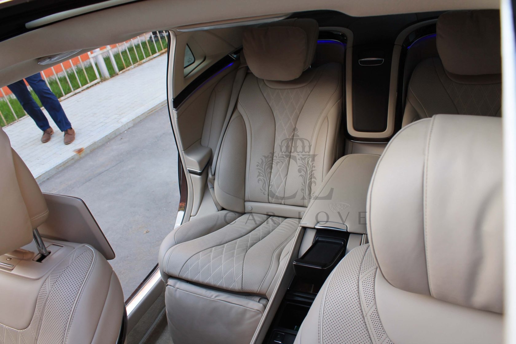 Автомобили с водителем CAR LOVE 90