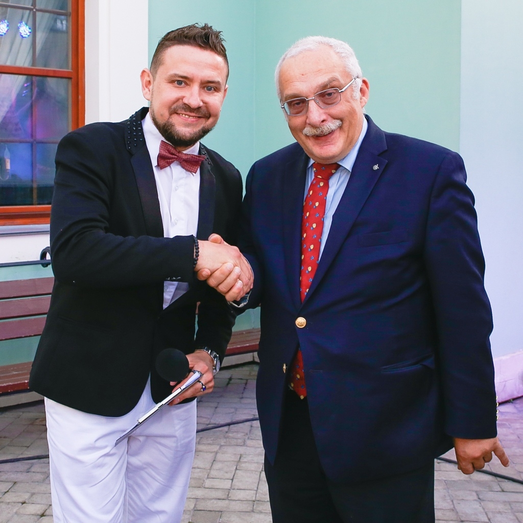 Standup-ведущий Гиллон Поляков 12