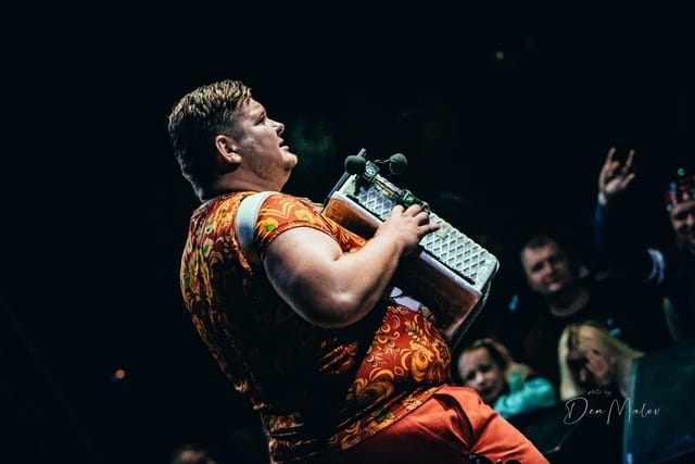 Баян-шоу поющего баяниста Михаила Малашенко 9