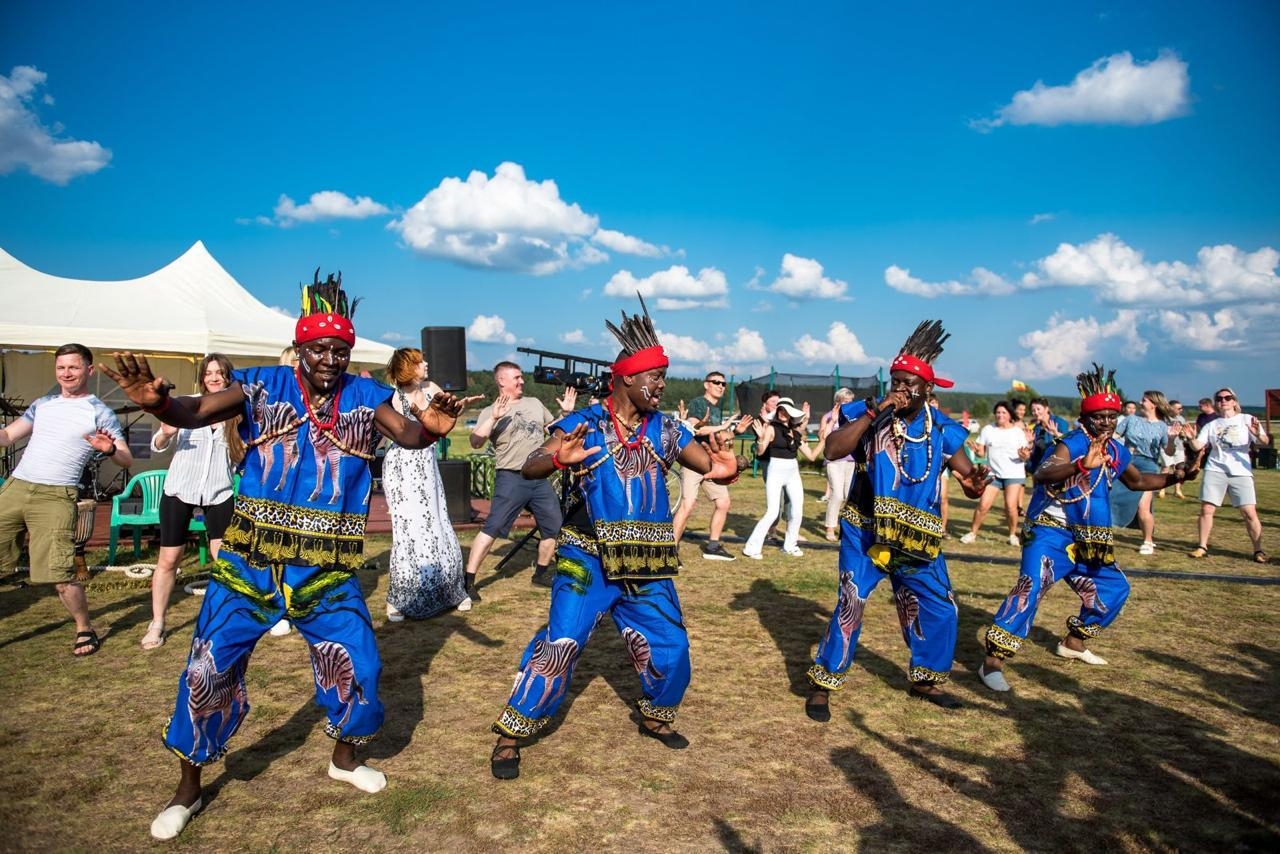 Африканское шоу Waka-Waka 10