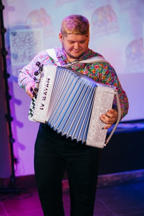 Баян-шоу поющего баяниста Михаила Малашенко 11