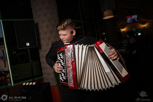 Баян-шоу поющего баяниста Михаила Малашенко 8