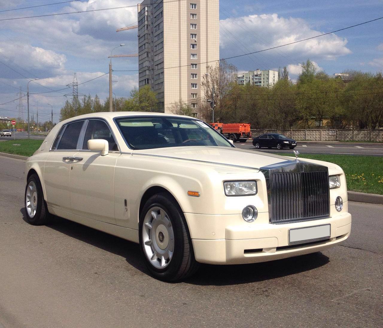 ROLLS-ROYCE PHANTOM белый