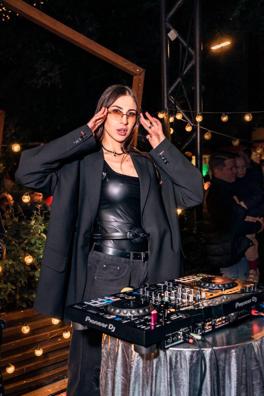 DJ ЮLA