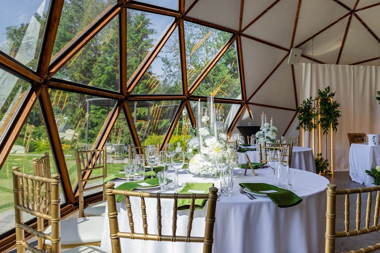 Garden hall