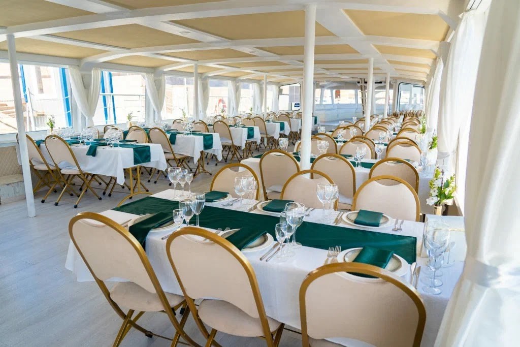 Теплоход "Василий"